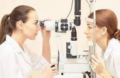 How much does it cost to see an eye specialist without insurance?