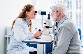 Should I See an Optometrist or Ophthalmologist for Floaters